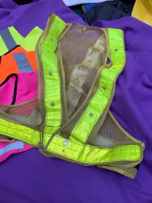 Hi vis set which includes 2 hi-vis vests, 2 hi-vis bibs and 1 pair of hi-vis arms straps all in XL size (FREE POSTAGE)