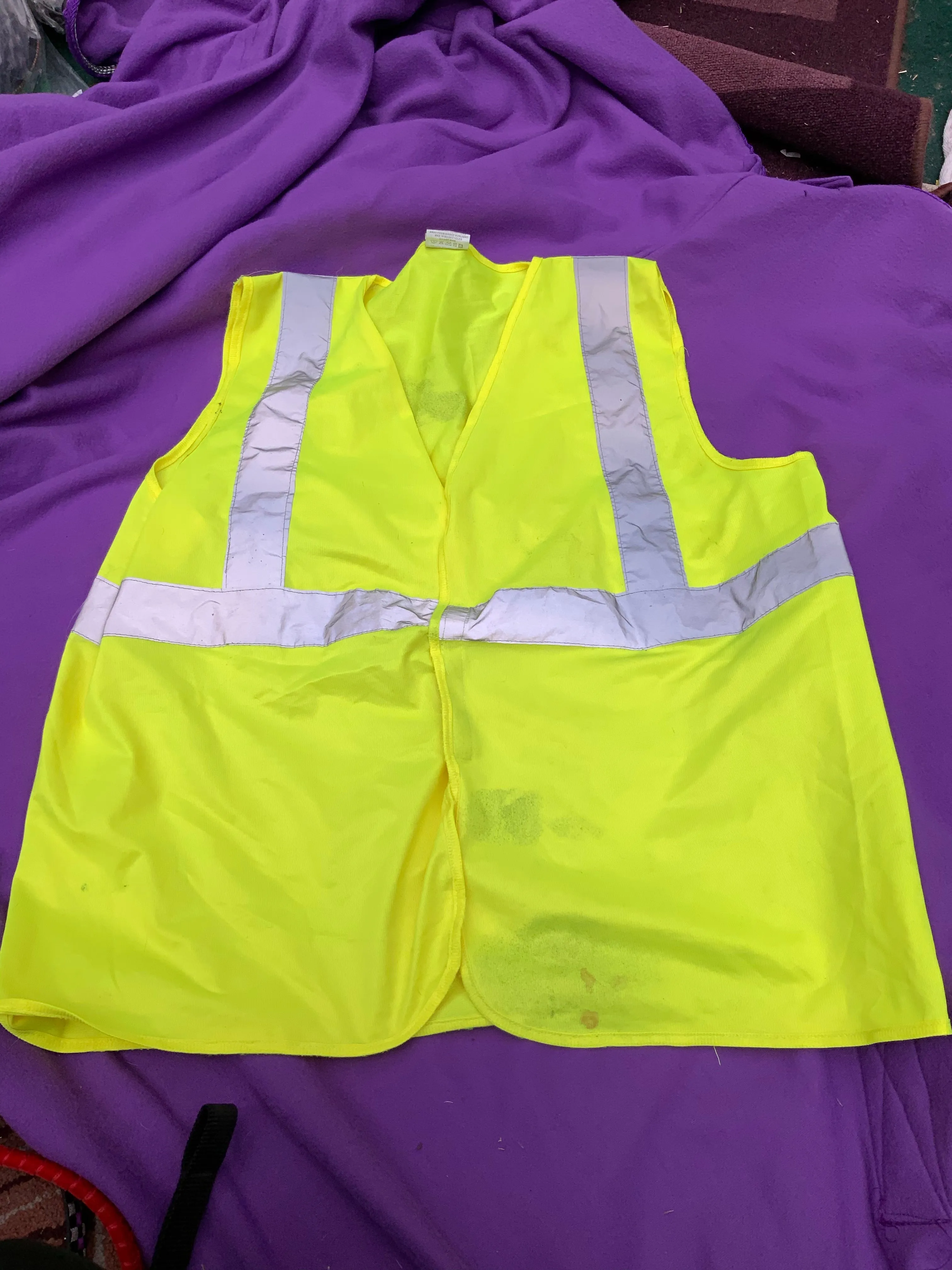 Hi vis set which includes 2 hi-vis vests, 2 hi-vis bibs and 1 pair of hi-vis arms straps all in XL size (FREE POSTAGE)
